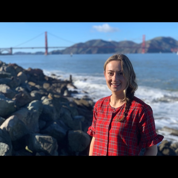 Meet your Posher, Kaitlin - Picture 3 of 3